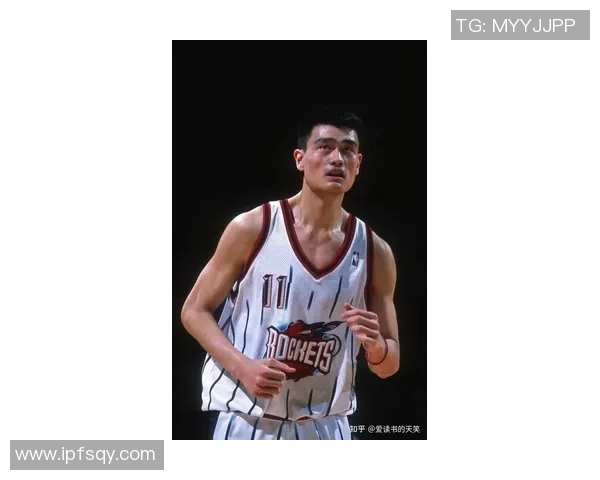 姚明传奇：篮球巨星的辉煌历程与不屈精神的完美交融