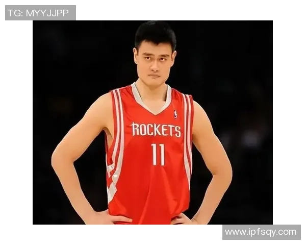 姚明在NBA赛场的巅峰时刻展现出无与伦比的篮球天赋与领导力