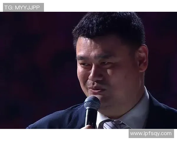 姚明罚单图引发热议球迷对裁判判罚标准展开激烈讨论