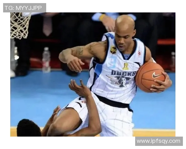 马布里与姚明同城的篮球传奇与友谊交织的故事