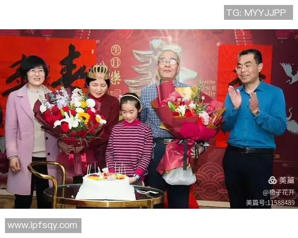 足球明星欢庆中文新年传递祝福与团圆的温暖时刻