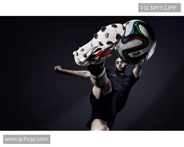 足球明星亲荐男款鞋子让你在球场上闪耀风采 足球明星亲荐男款鞋子让你在球场上闪耀风采